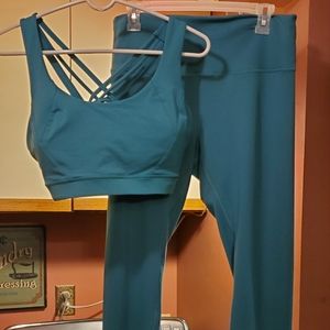 Lululemon Matching Sports Bra and Leggings
